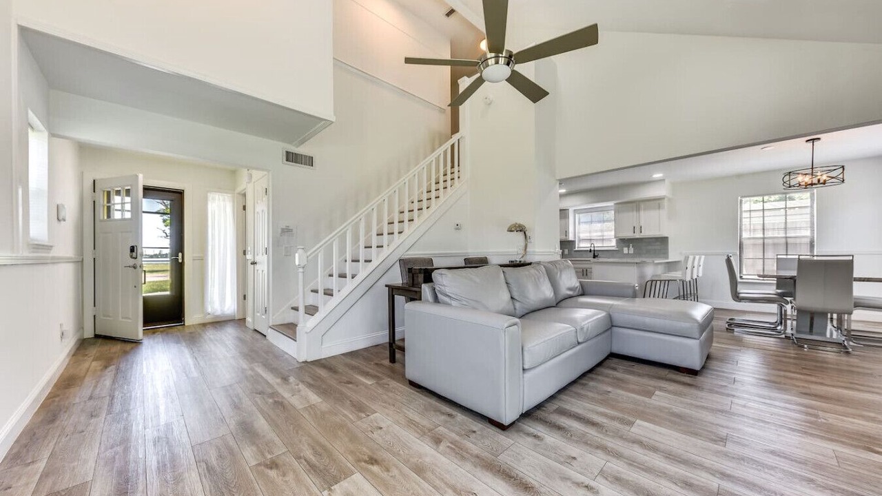 Photo of Livingroom in Northside
