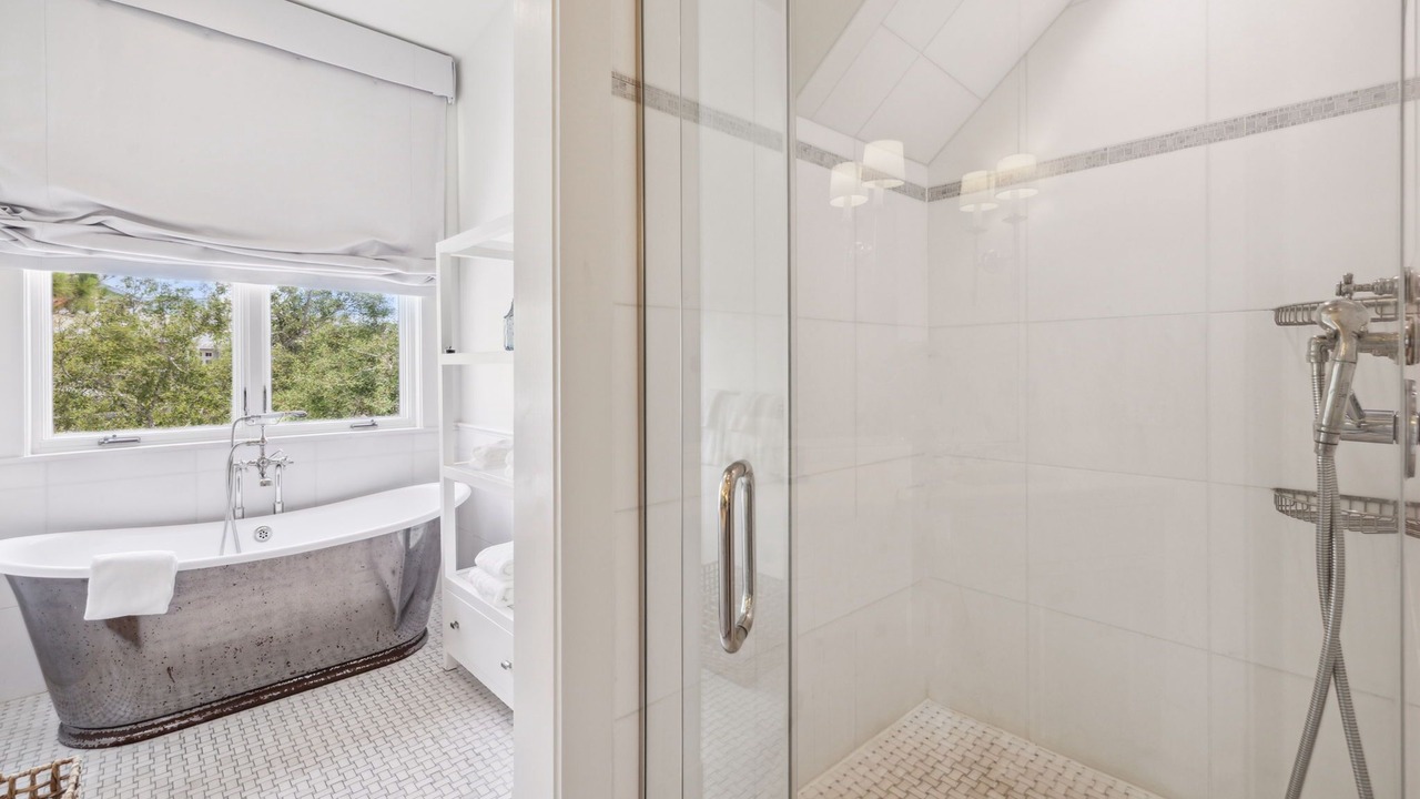 Photo of Bathroom in Gulf District