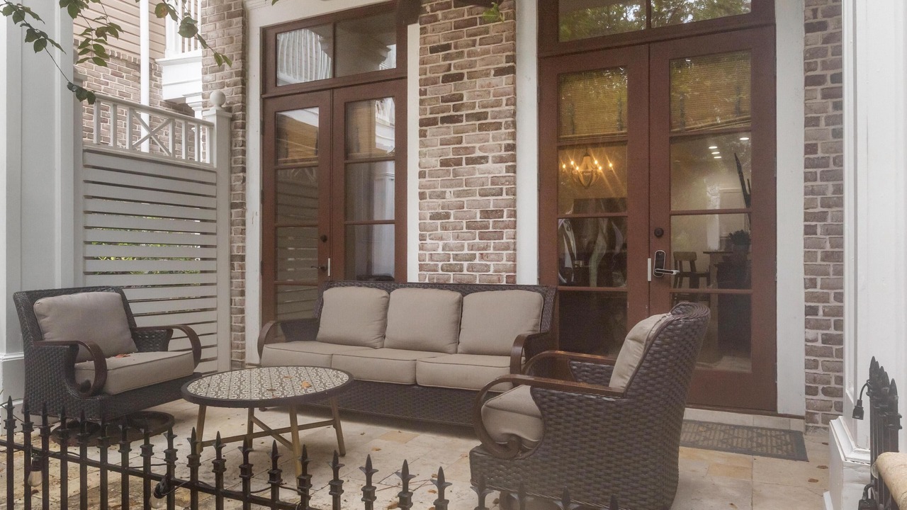 Photo of Patio Balcony in Villa Lago