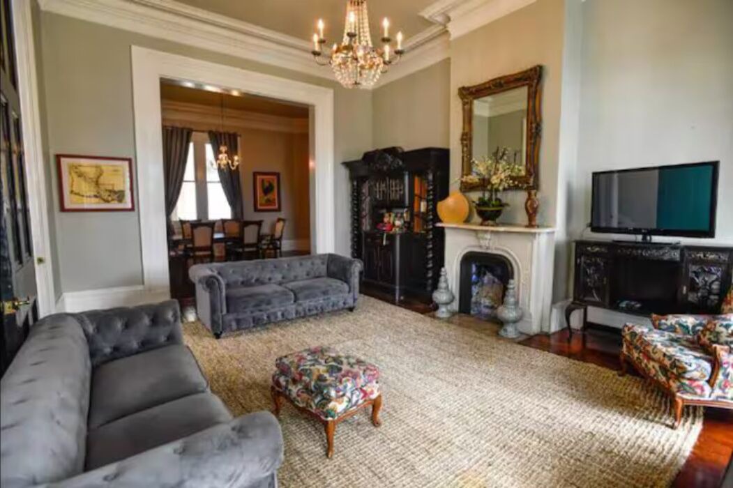 Photo of Livingroom in Seventh Ward