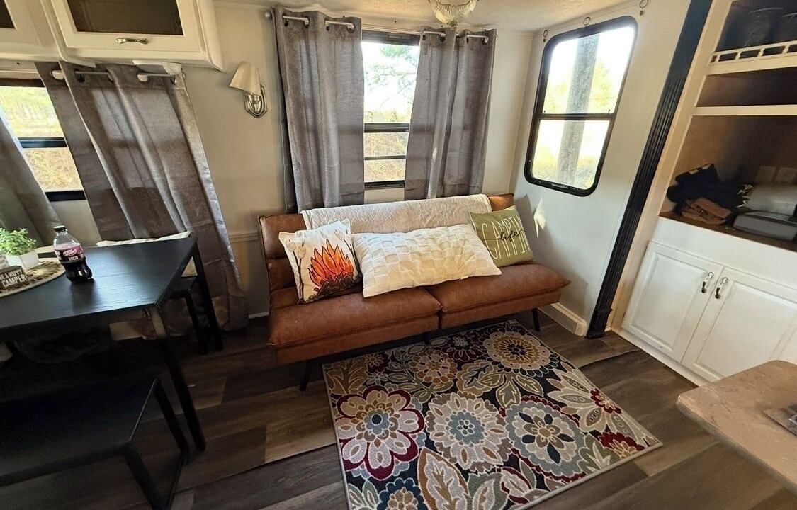 Photo of Livingroom in Bethany