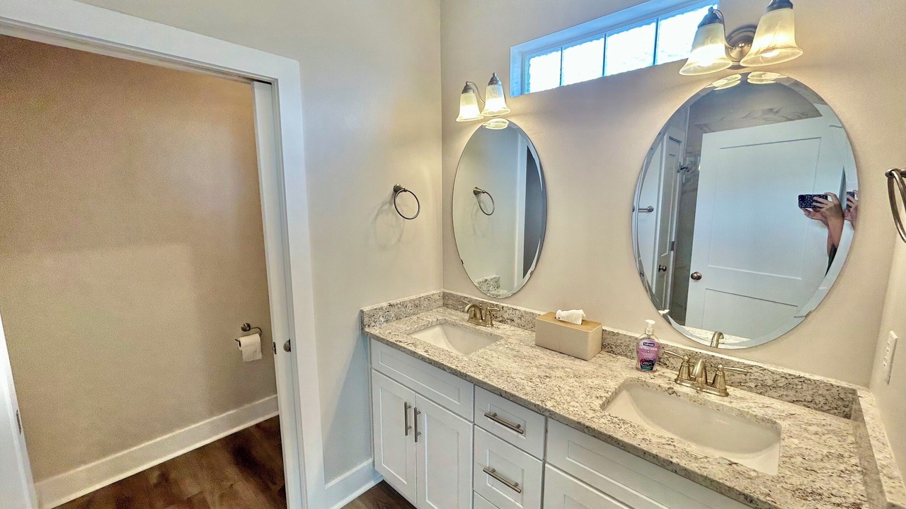 Photo of Bathroom in Eastpoint