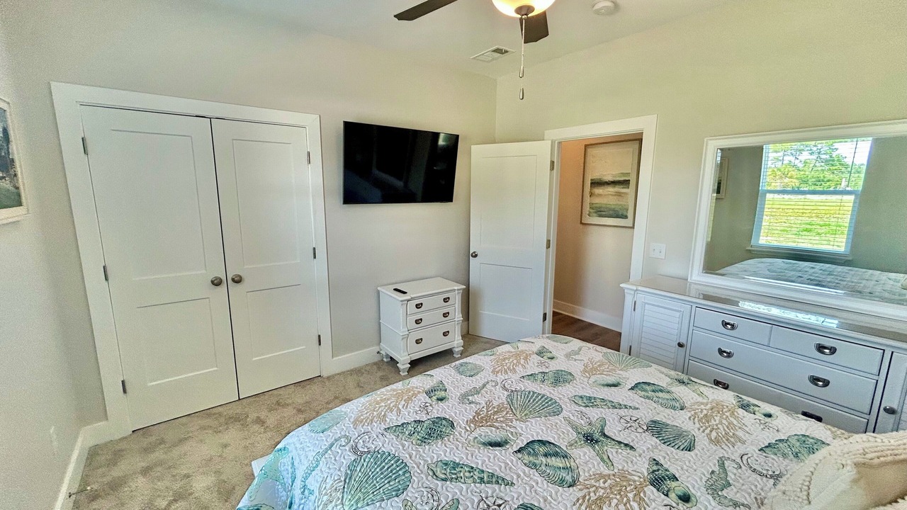 Photo of Bedroom in Eastpoint