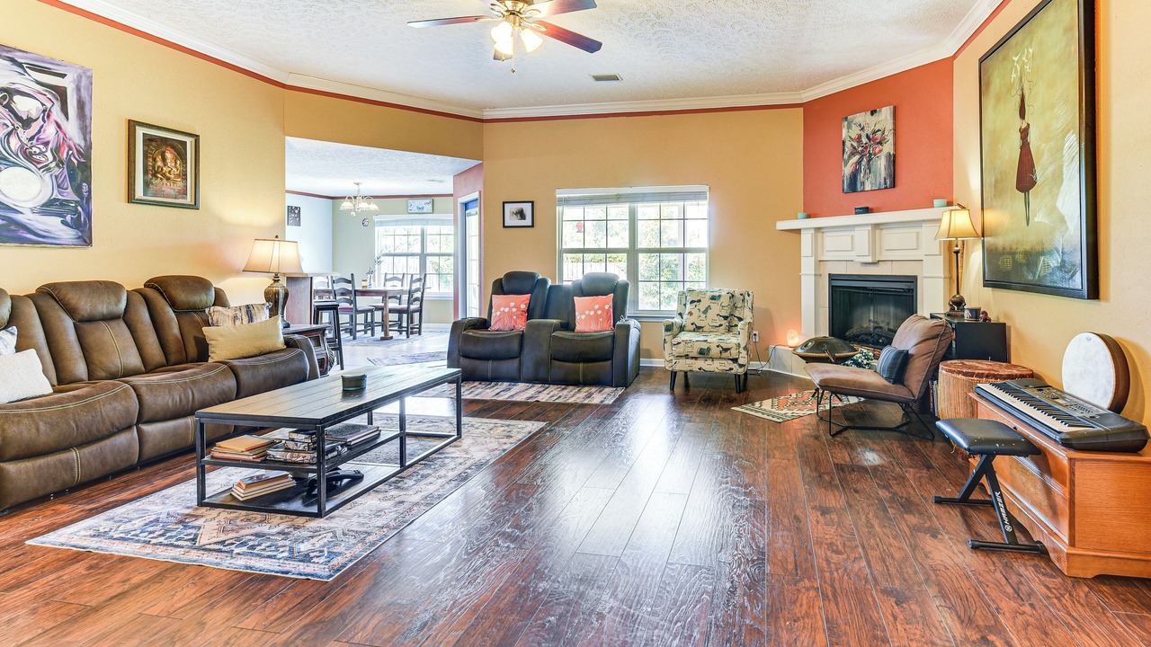 Photo of Livingroom in Lynn Haven