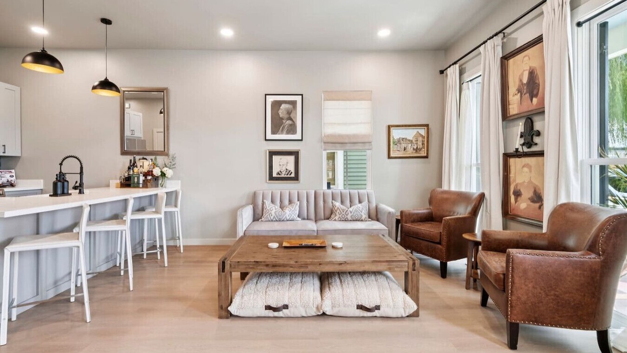 Photo of Livingroom in Seventh Ward