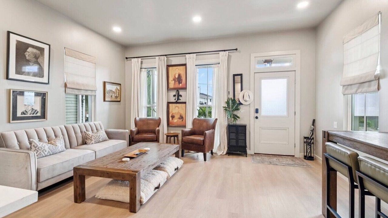 Photo of Livingroom in Seventh Ward