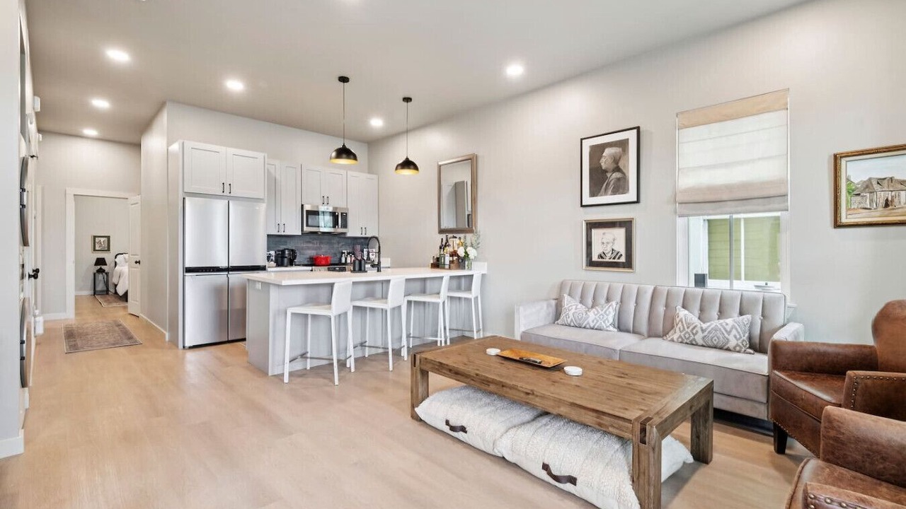 Photo of Livingroom in Seventh Ward