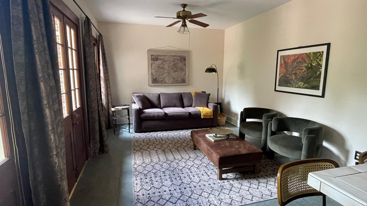 Photo of Livingroom in French Quarter