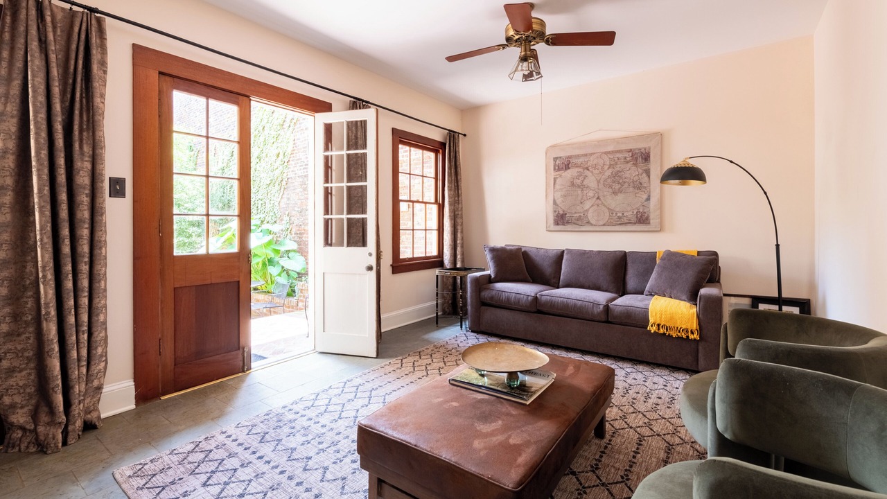 Photo of Livingroom in French Quarter