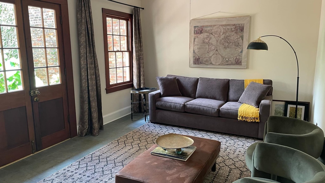 Photo of Livingroom in French Quarter