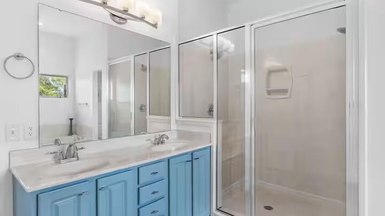 Photo of Bathroom in White's Gulfview