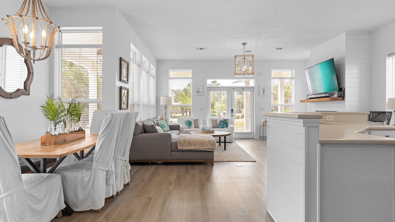 Photo of Livingroom in White's Gulfview