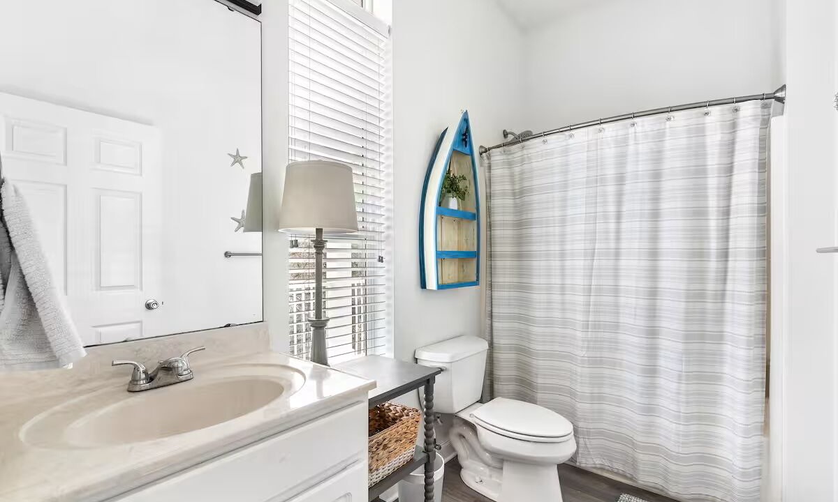 Photo of Bathroom in White's Gulfview