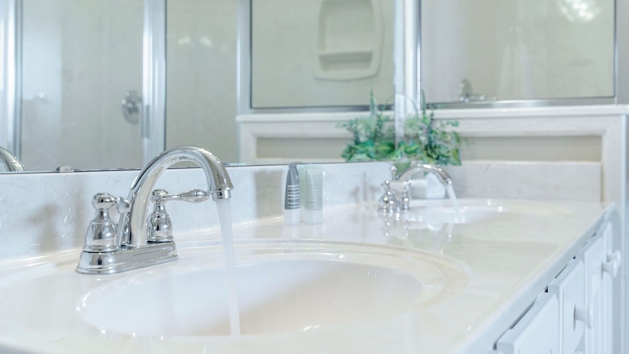 Photo of Bathroom in White's Gulfview