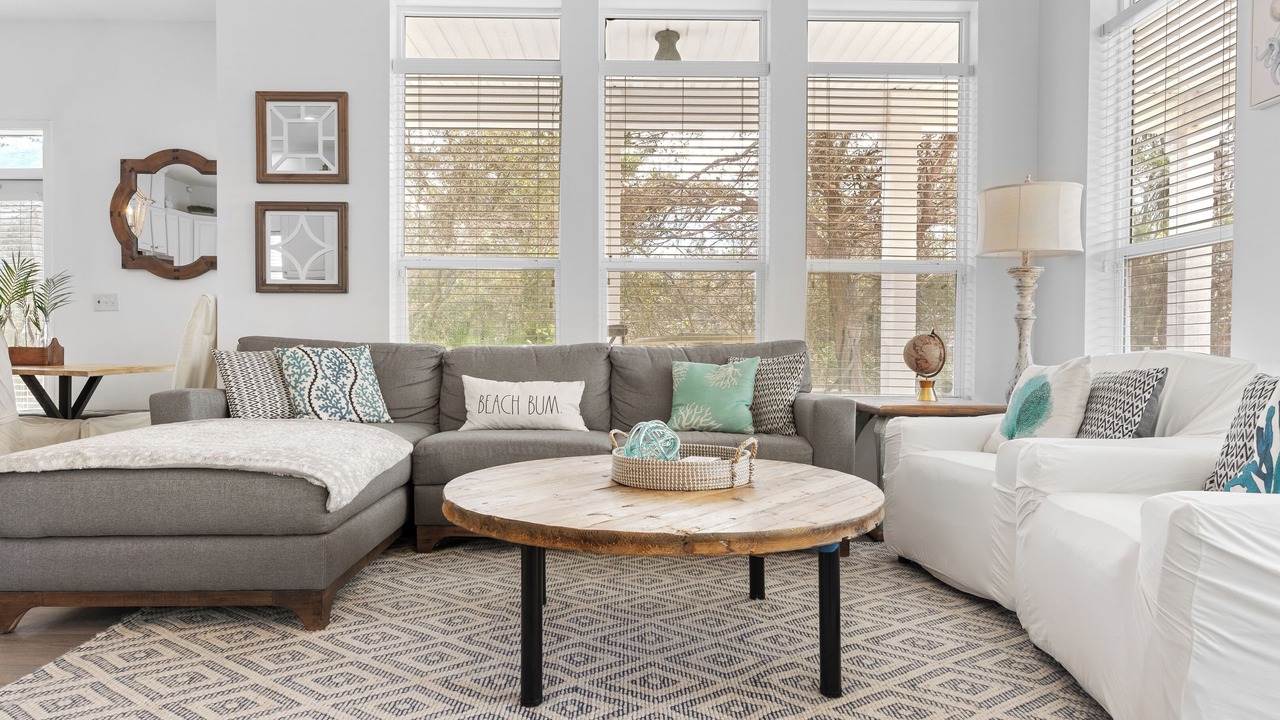 Photo of Livingroom in White's Gulfview