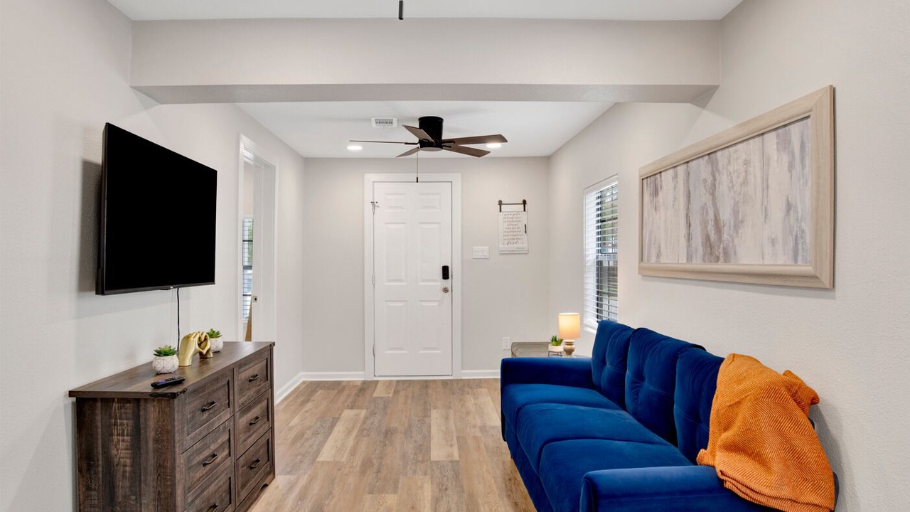 Photo of Livingroom in Old East Hill