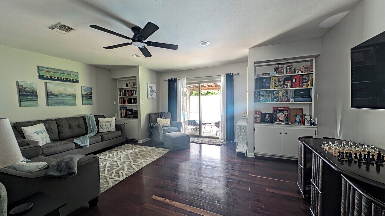 Photo of Livingroom in Long Beach