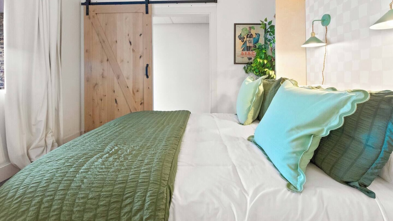 Photo of Bedroom in Central City