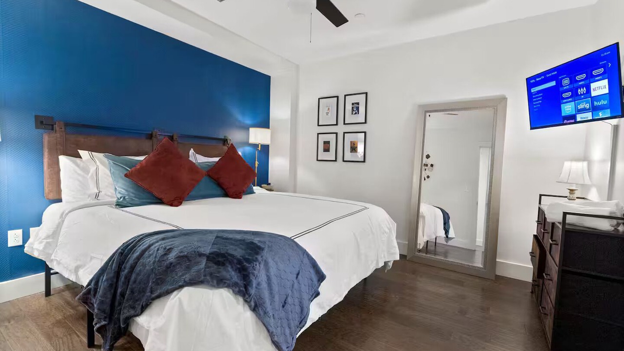 Photo of Bedroom in Central City