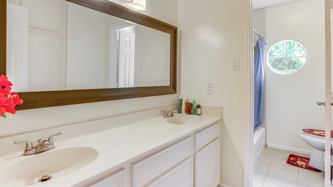 Photo of Bathroom in Clodine