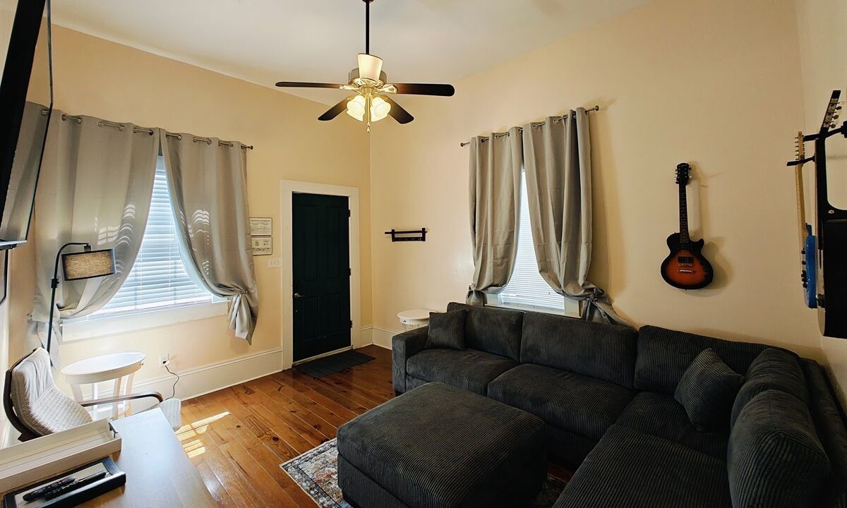 Photo of Livingroom in Uptown Historic District
