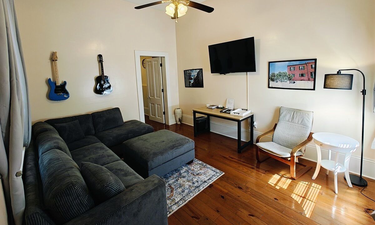Photo of Livingroom in Uptown Historic District