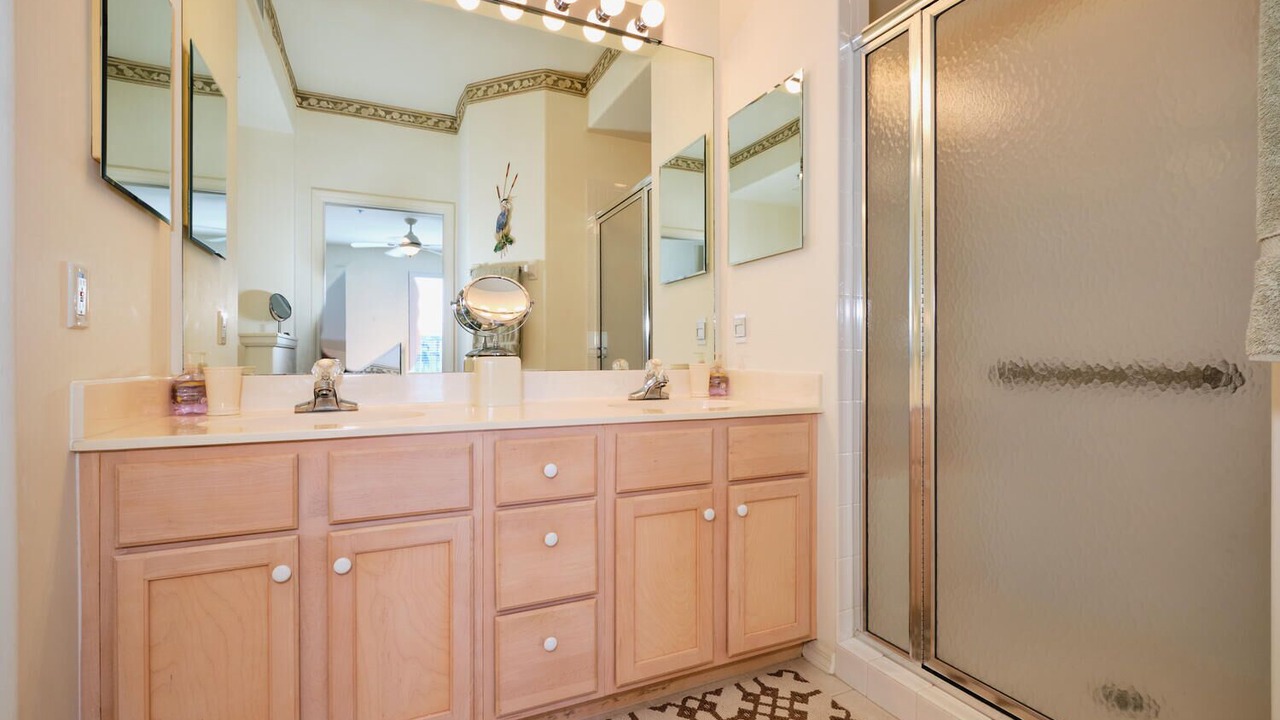 Photo of Bathroom in Tropical Cove