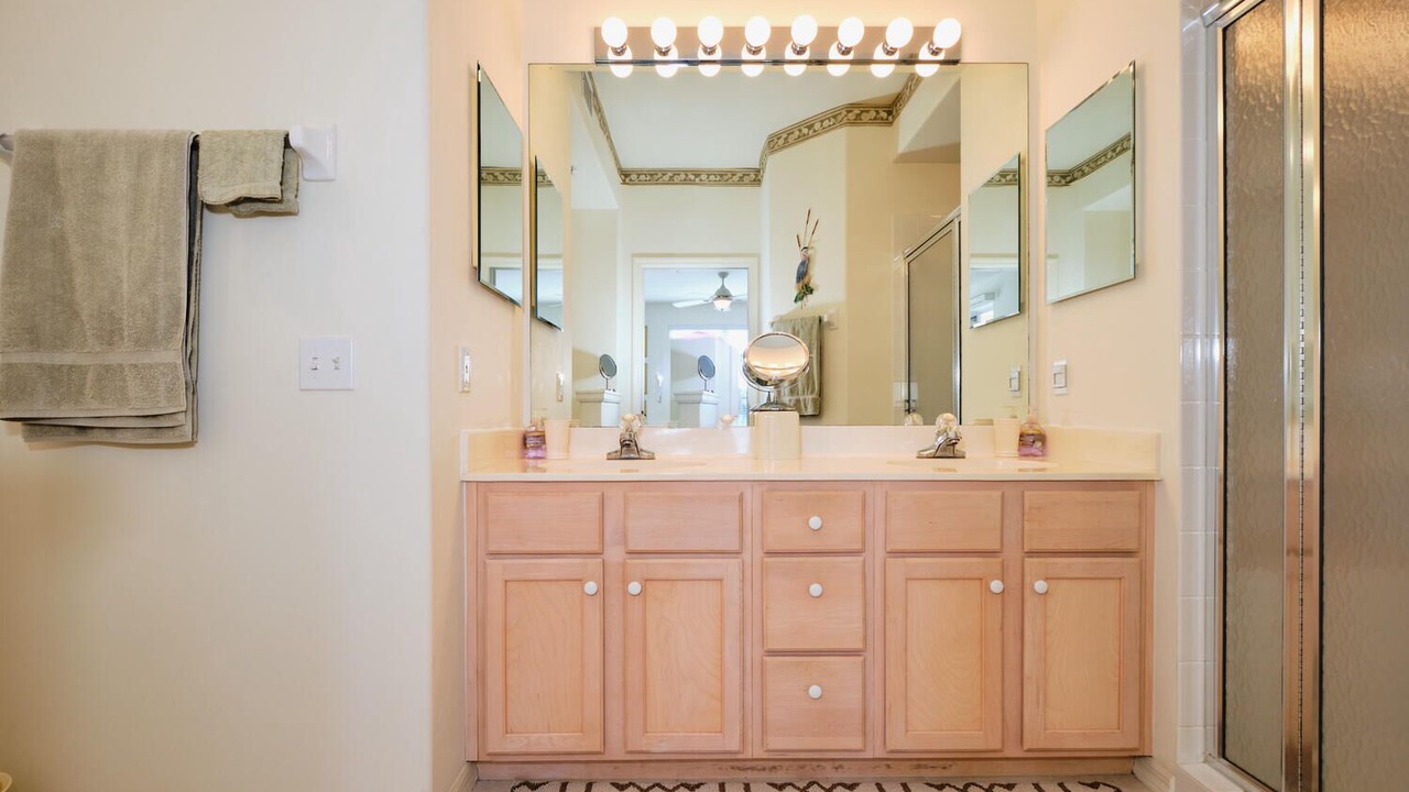 Photo of Bathroom in Tropical Cove