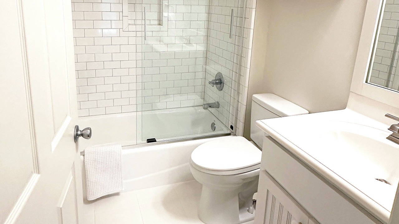 Photo of Bathroom in White's Gulfview
