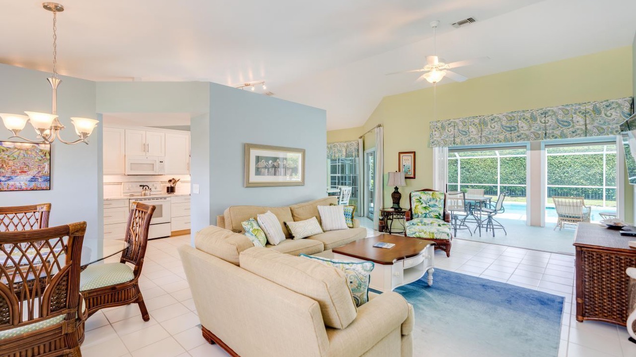 Photo of Livingroom in Crown Pointe