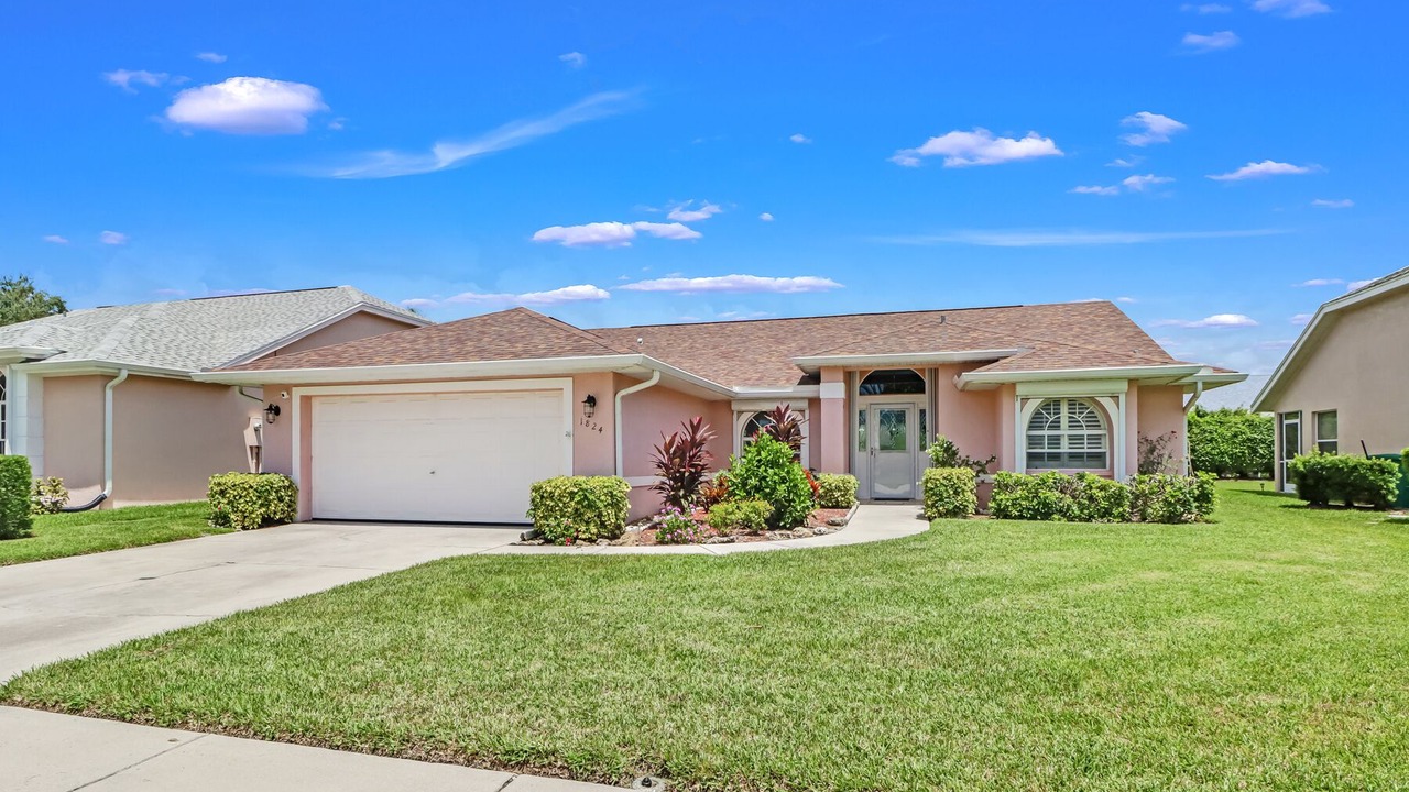Photo of Outdoor in Crown Pointe