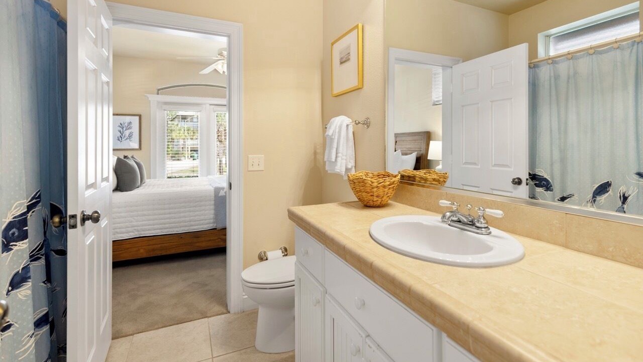 Photo of Bathroom in Summer Breeze