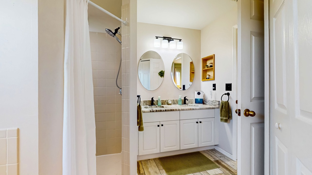 Photo of Bathroom in Diplomat