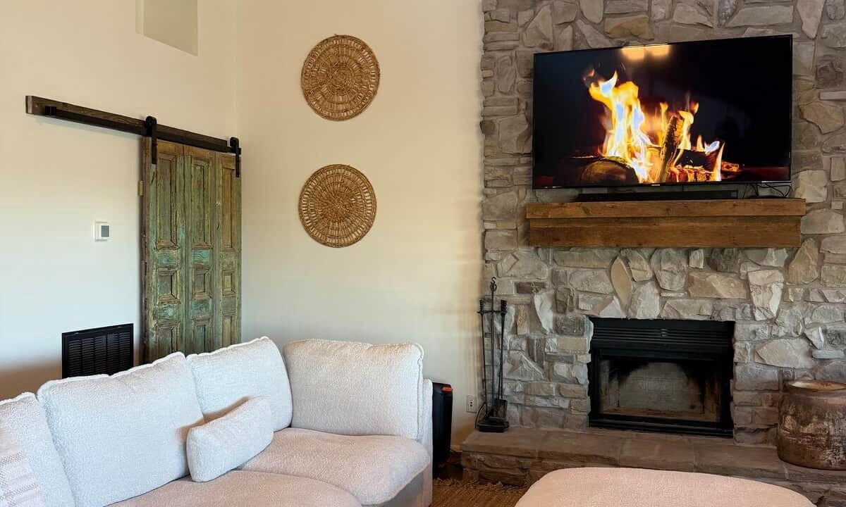 Photo of Livingroom in April Sound
