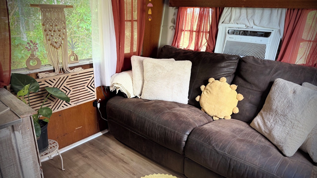 Photo of Livingroom in Foley