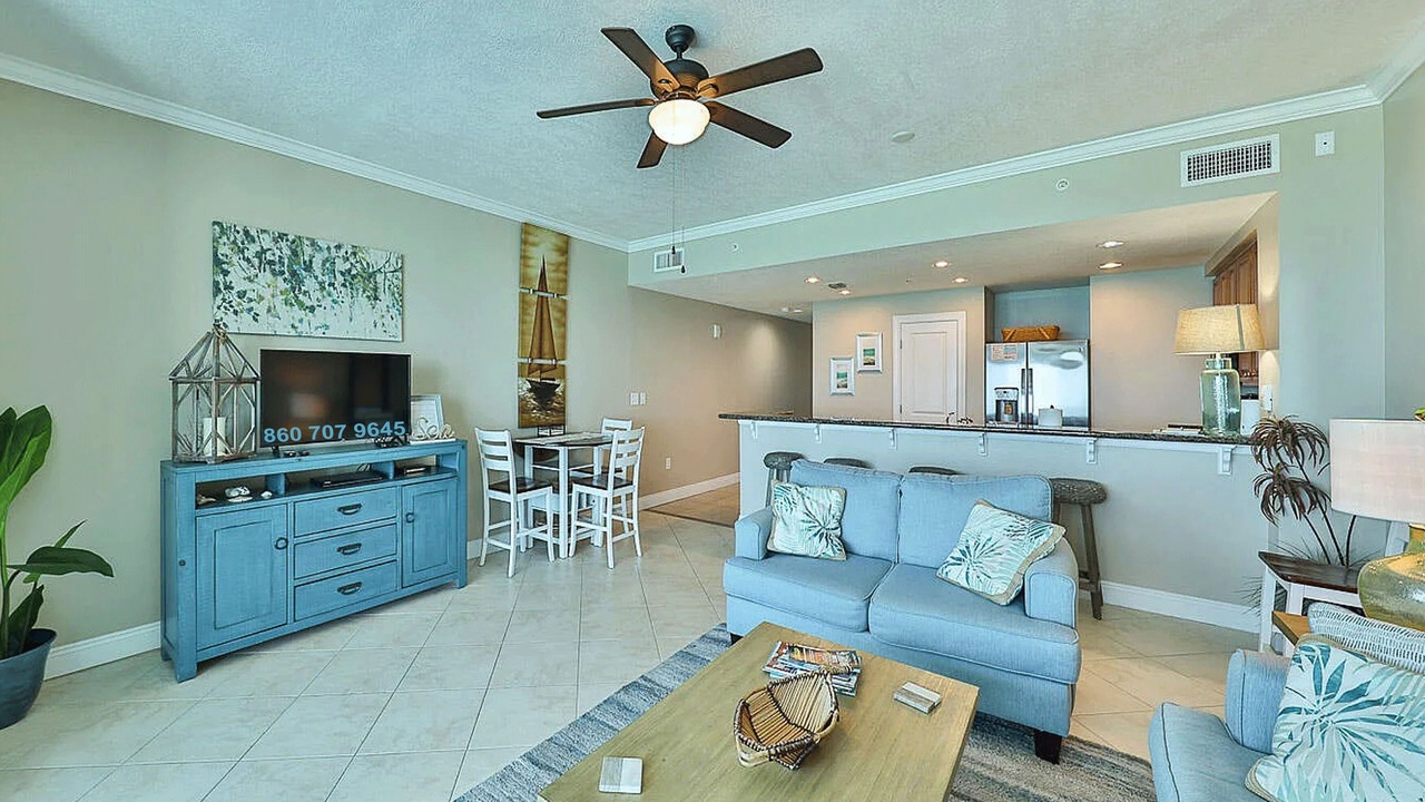 Photo of Livingroom in Summer Breeze