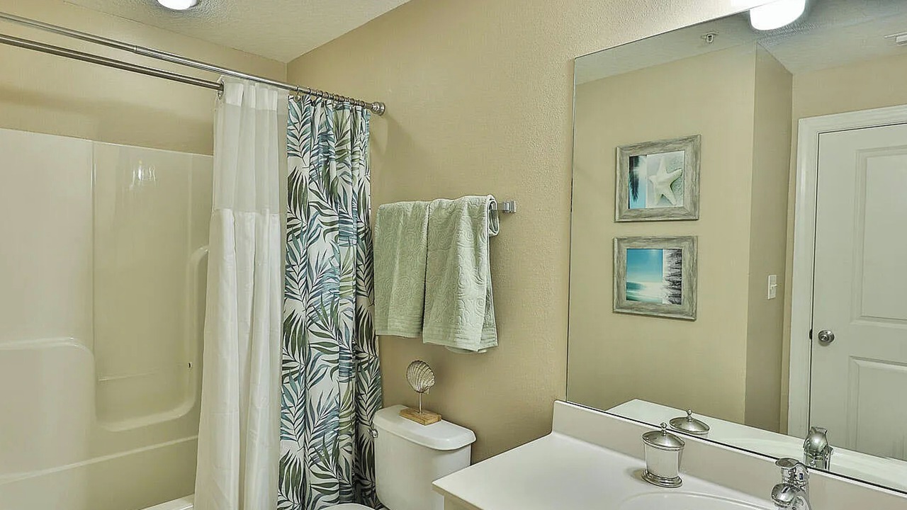 Photo of Bathroom in Summer Breeze