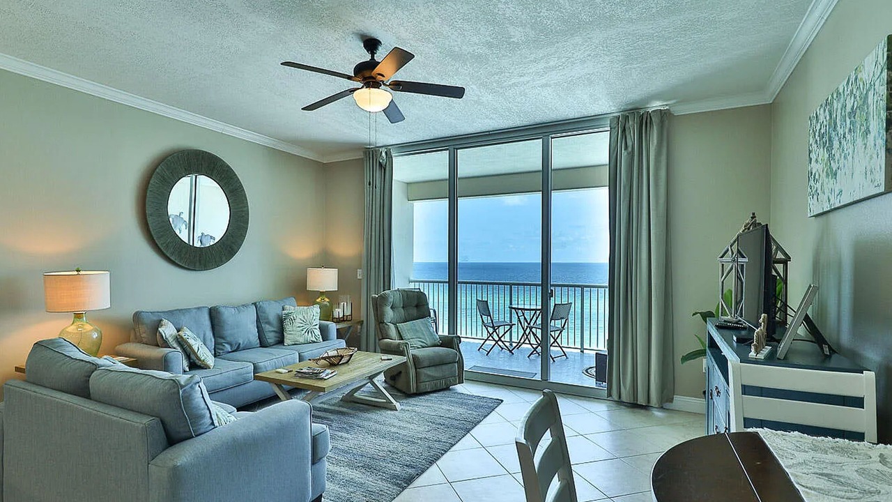 Photo of Livingroom in Summer Breeze