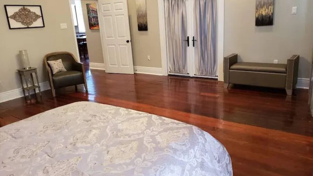 Photo of Bedroom in Algiers Point