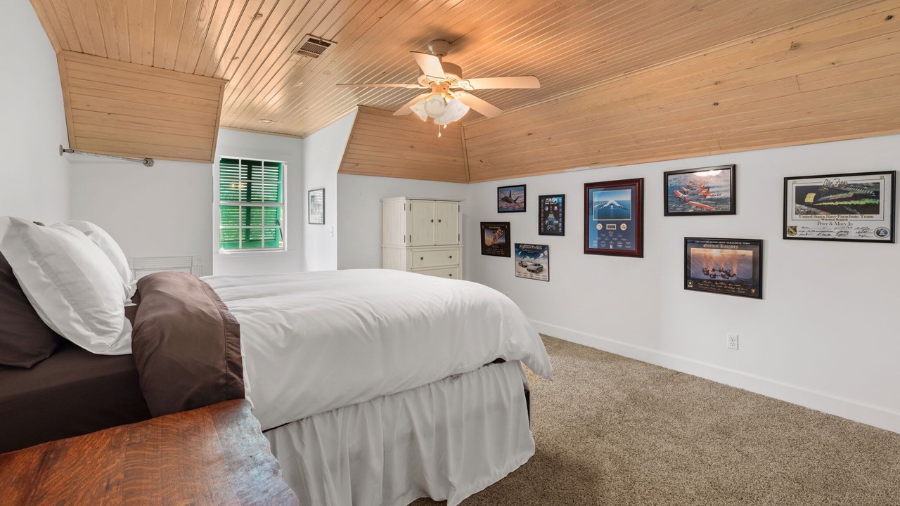 Photo of Bedroom in Sulphur