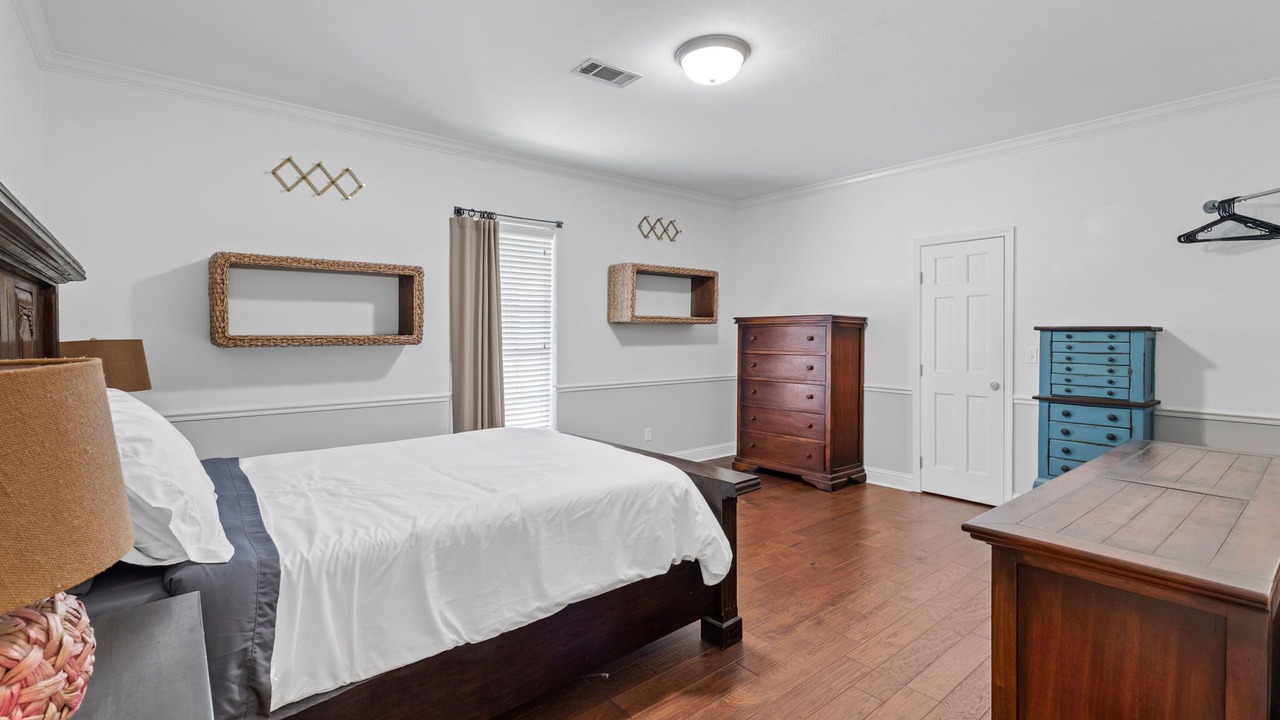 Photo of Bedroom in Sulphur
