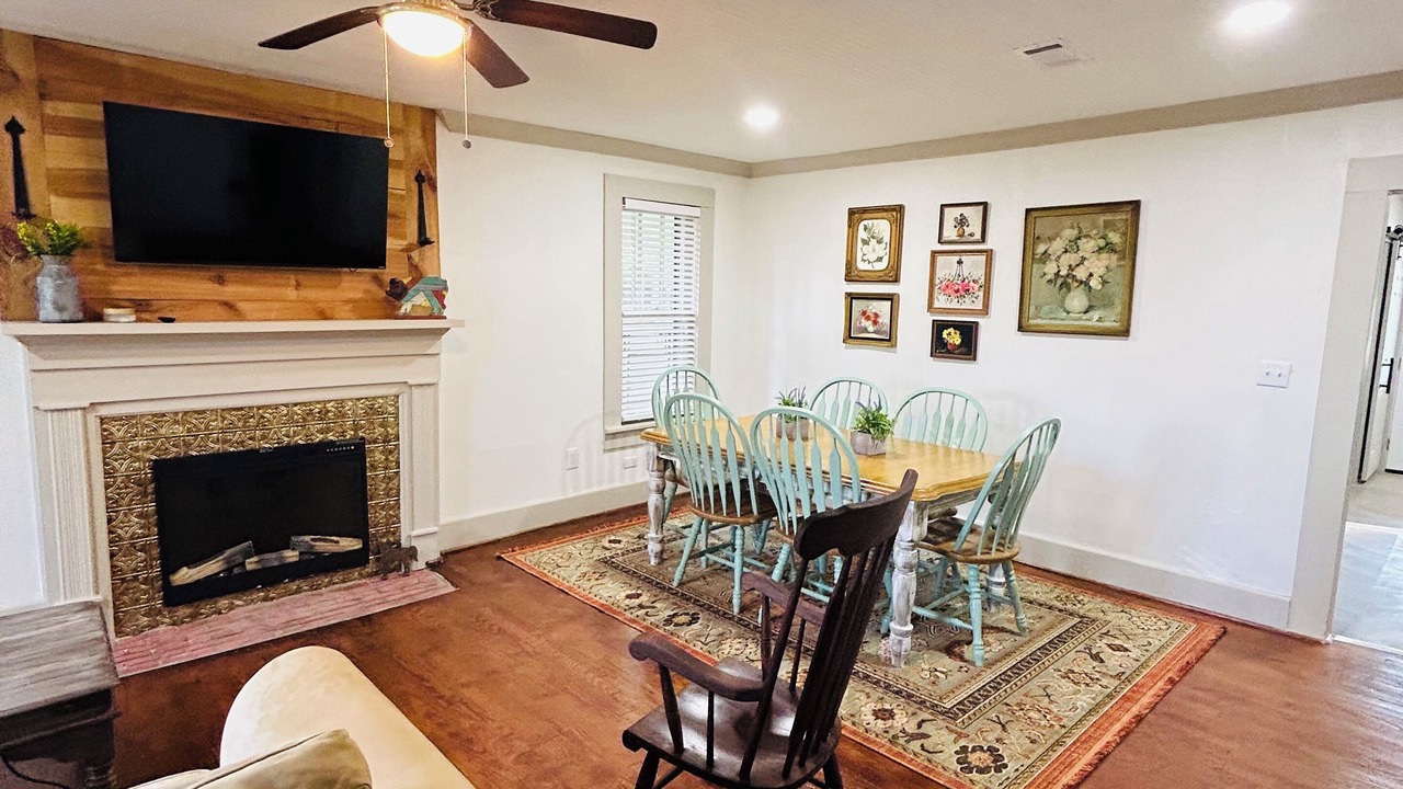 Photo of Livingroom in Lawrence
