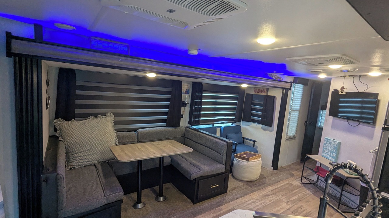 Photo of Livingroom in Foley