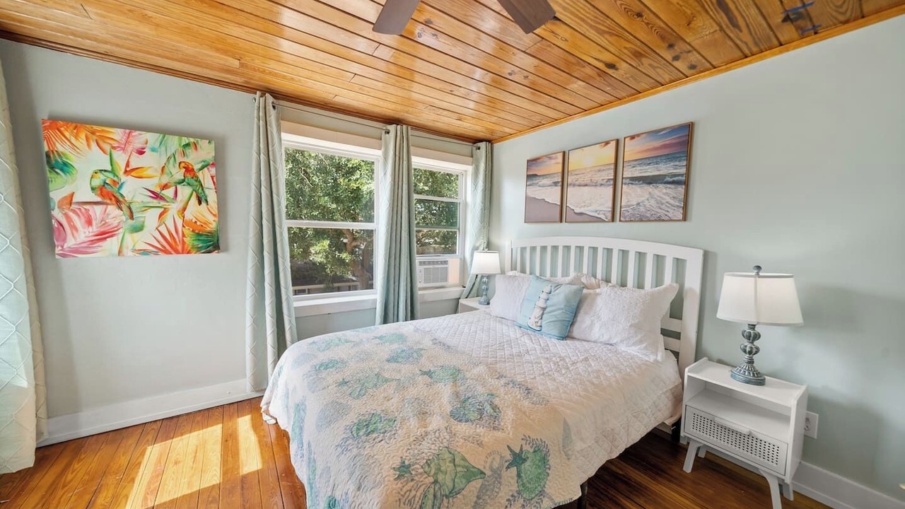 Photo of Bedroom in Laguna Beach Estates