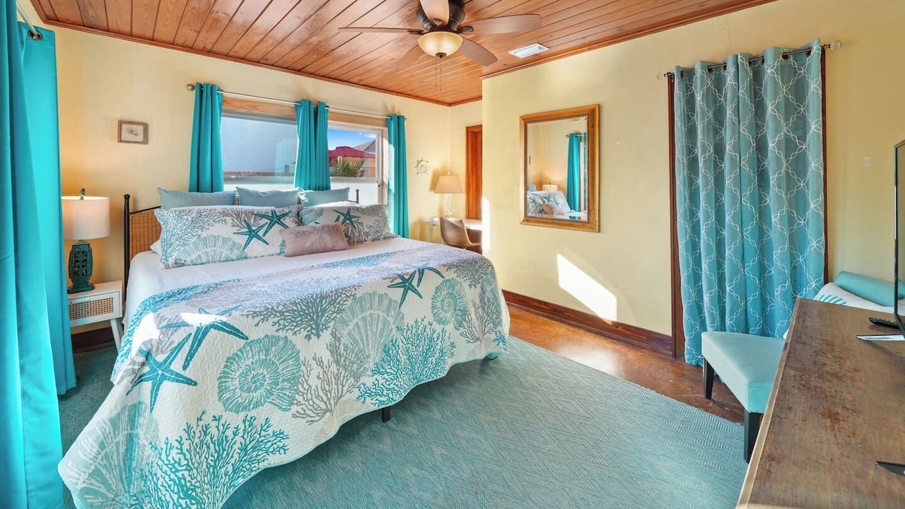 Photo of Bedroom in Laguna Beach Estates