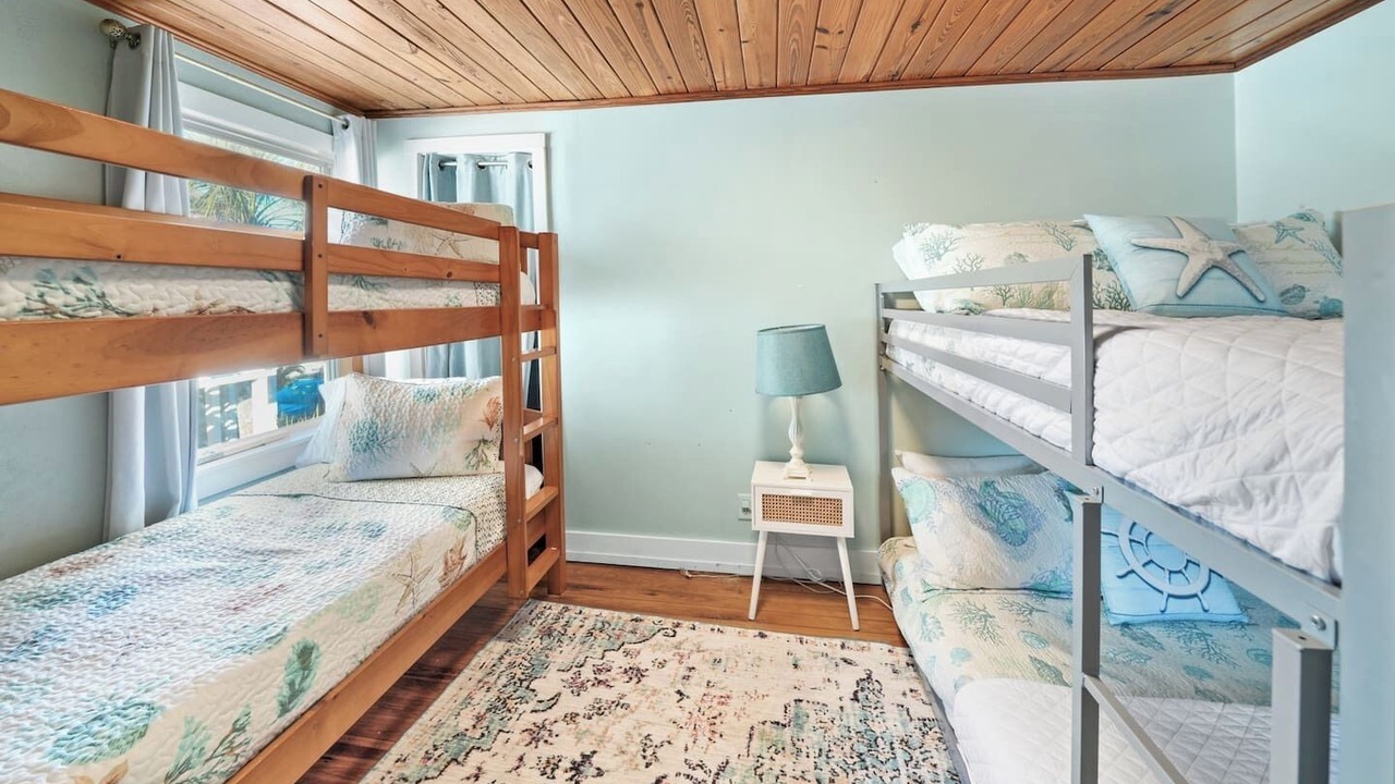Photo of Bedroom in Laguna Beach Estates