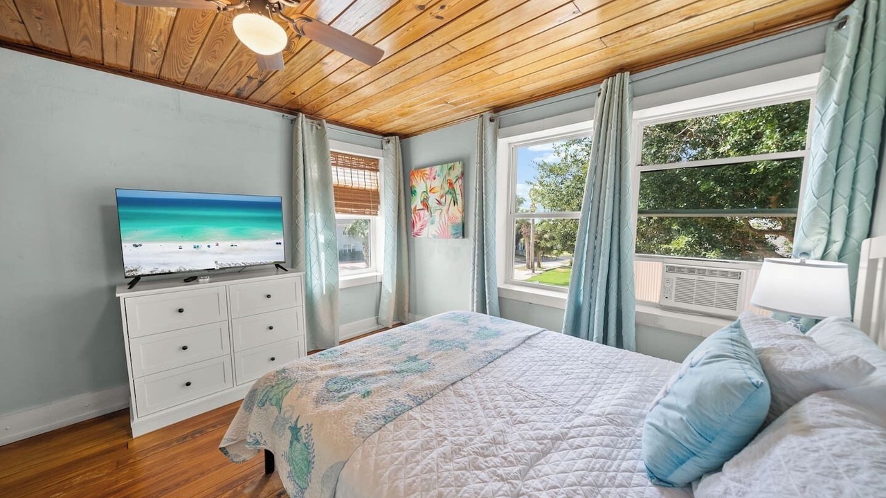 Photo of Bedroom in Laguna Beach Estates