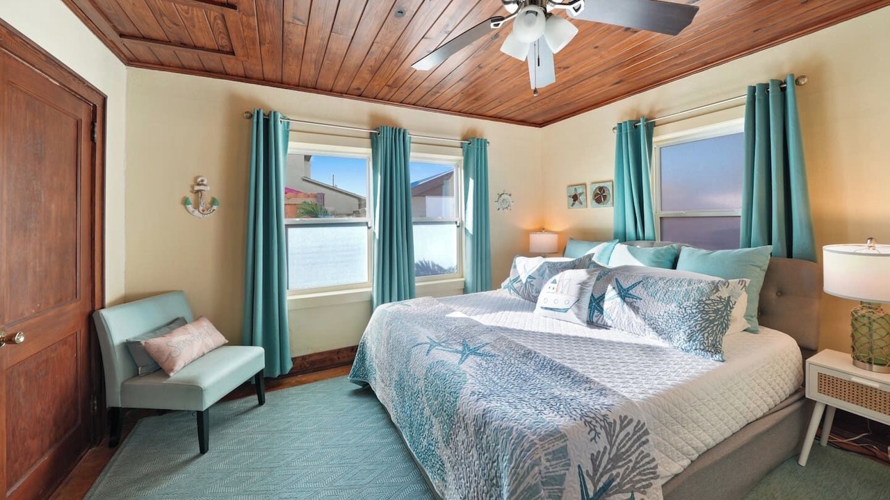 Photo of Bedroom in Laguna Beach Estates