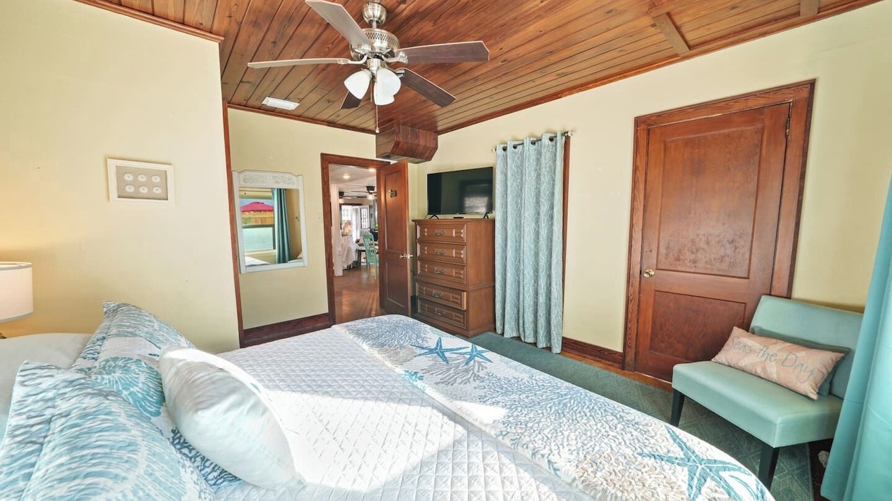 Photo of Bedroom in Laguna Beach Estates