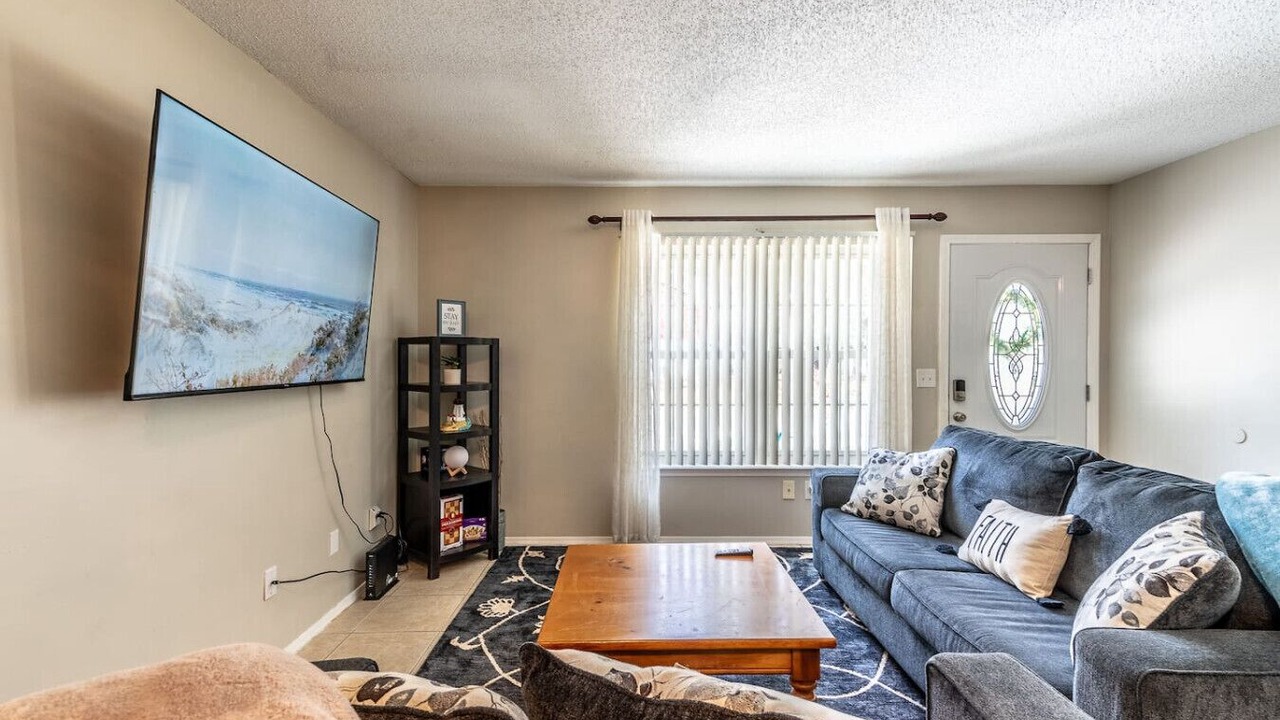 Photo of Livingroom in Orange Park